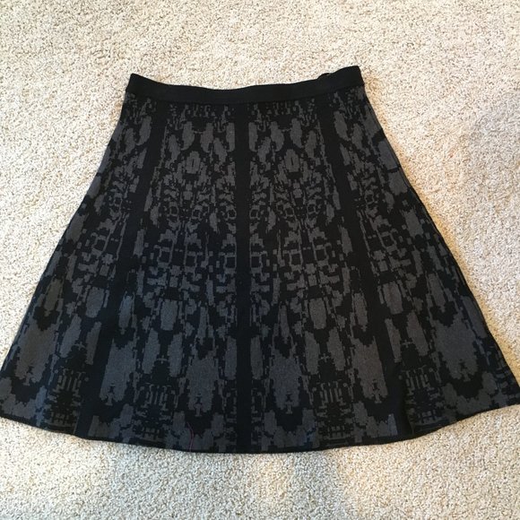 Spense XS Skirt - Picture 2 of 3
